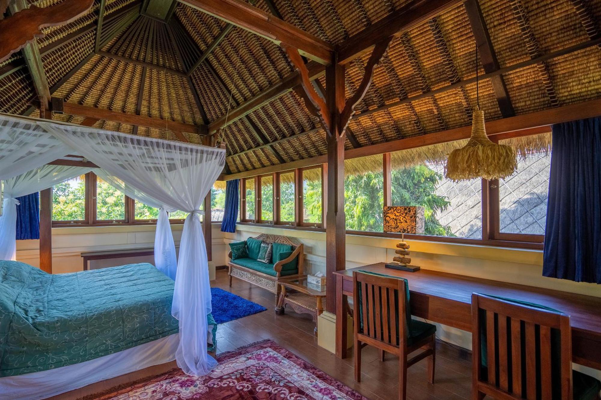 Suite Shanti Room